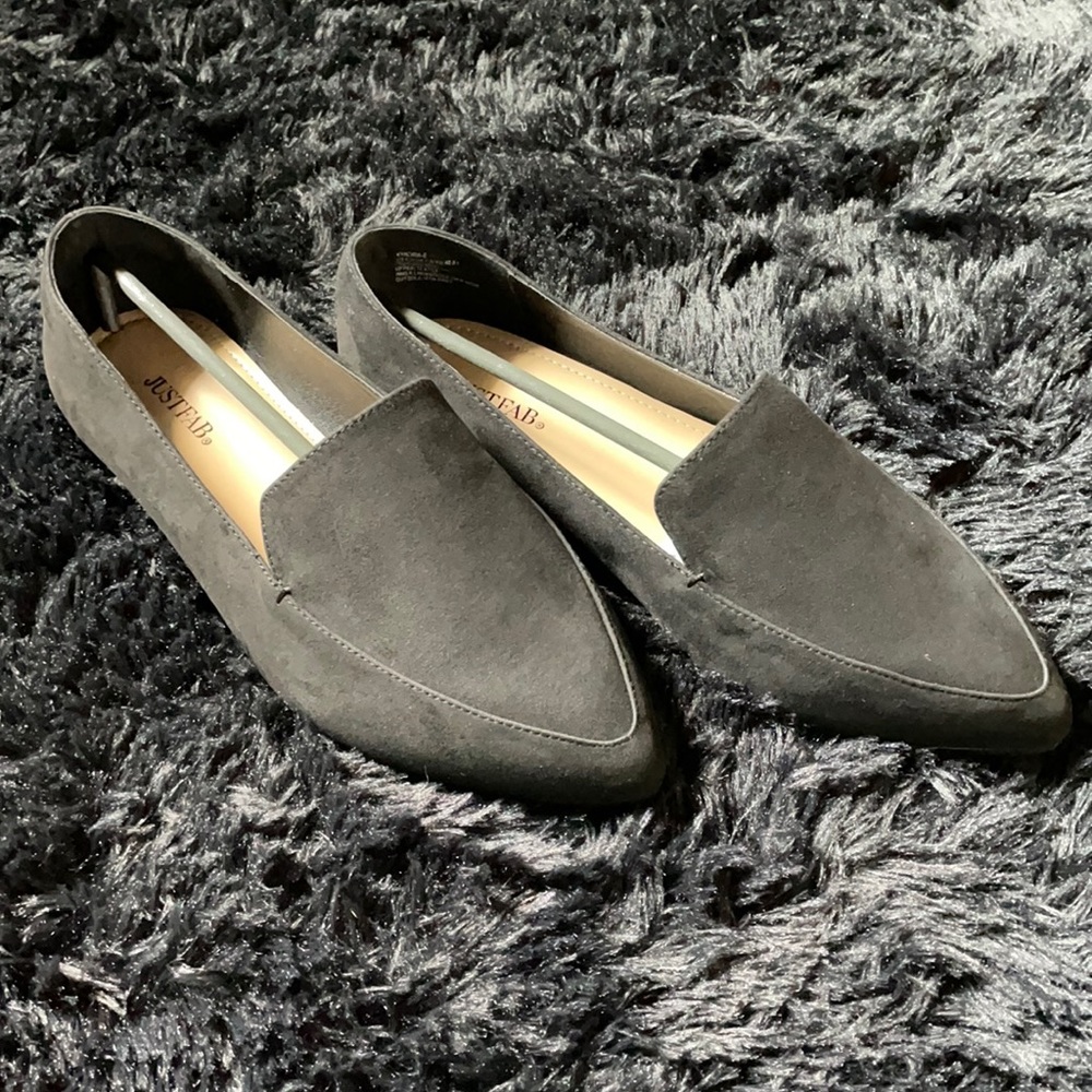 JustFab Black Closed Toe Flats